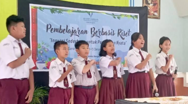 CHARACTER BUILDING WITH SONG Tanamkan Karakter melalui Musik di SDN 1 Sukorame
