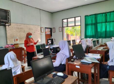 KARTU SEHATI Bantu Remaja Putri Ngimbang Pantau Hb dan Cegah Anemia Sejak Dini