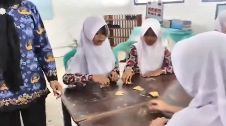 BEKAL LEGASI Ubah Struktur Kalimat Menjadi Permainan Gaplek