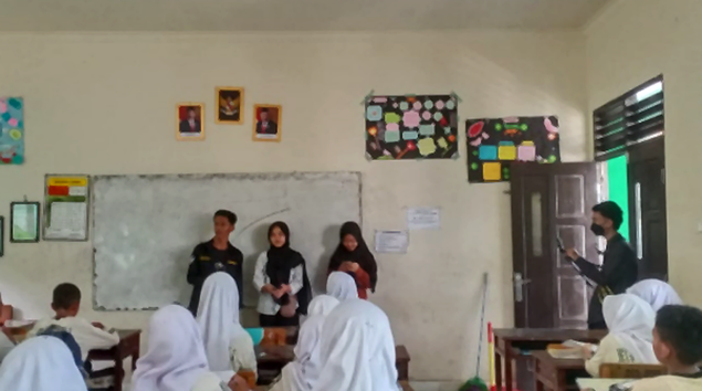 SOPIR MBG Bawa Perkalian ke Kelas dengan Kardus Pintar