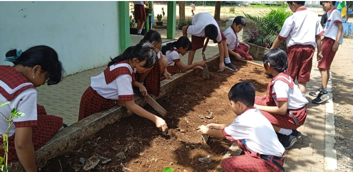 TUNAS SDN GAWEREJO, Manfaatkan Alam Sekolah untuk Belajar Wirausaha